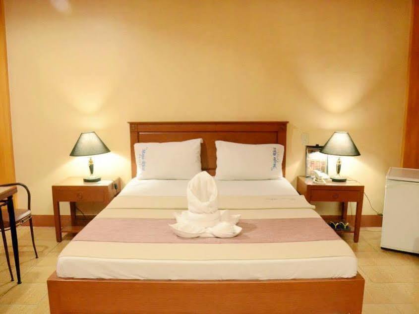 La Maja Rica Hotel Tarlac City Exterior photo