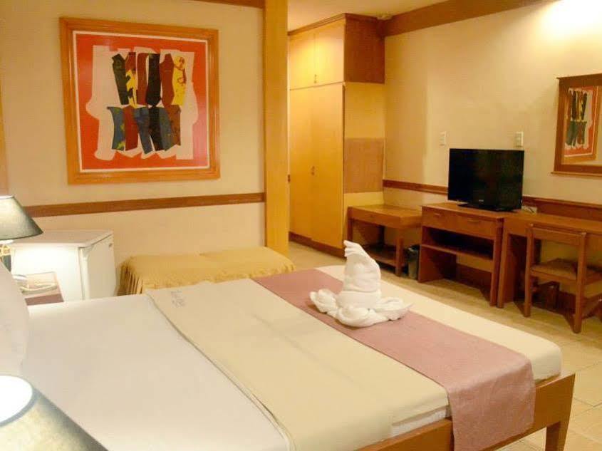 La Maja Rica Hotel Tarlac City Exterior photo